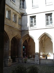 Rue_des_Archives-3-Eglise_des_Billettes